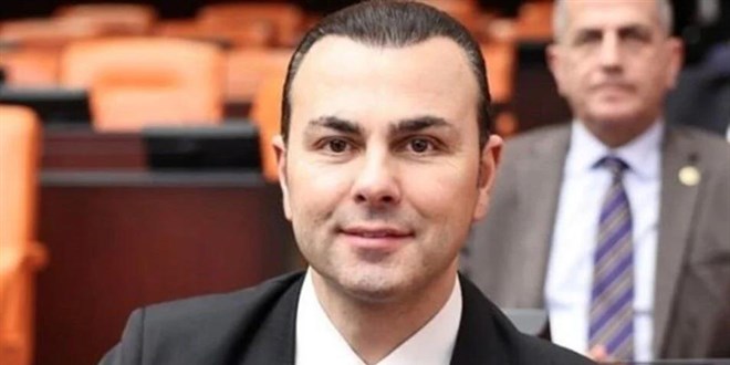 Y Parti stanbul Milletvekili Seyithan zsiz, partisinden istifa etti