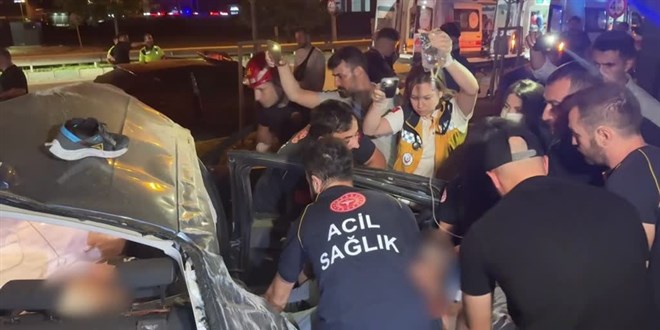 Bursa'da 2 otomobilin arpt kazada 1 kii ld