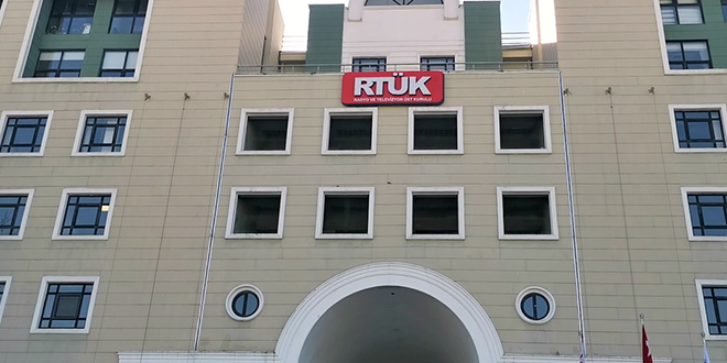 RTK, Ak Radyo'nun yayn lisansn iptal etti