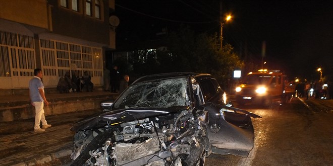 Tokat'ta iki otomobilin arpt kazada 1 kii ld, 1 kii yaraland