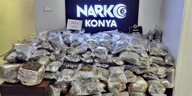 Konya'da bir arata 225,5 kilogram uyuturucu ele geirildi