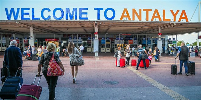 Antalya Havaliman'nda dn uak trafii rekoru krld
