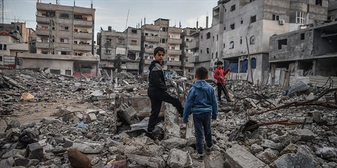 srail ordusunun Gazze'ye dzenledii saldrlarda 23 Filistinli ld