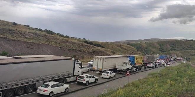 Erzurum'da zincirleme trafik kazas: 8 yaral