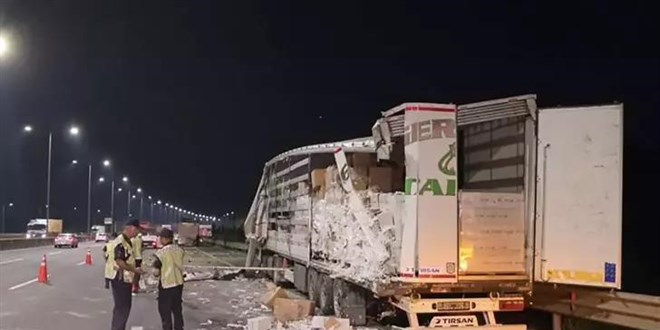 Beykoz'da hafriyat kamyonu TIR'a arpt: 1 l
