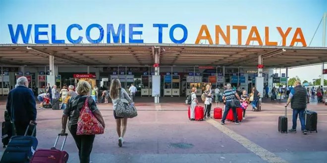 Antalya'ya gelen turist says 9 milyonu at