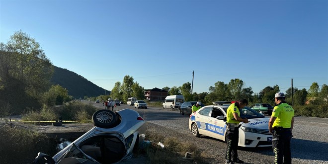 Bartn'da kanala devrilen otomobildeki 1 kii ld, 3 kii yaraland