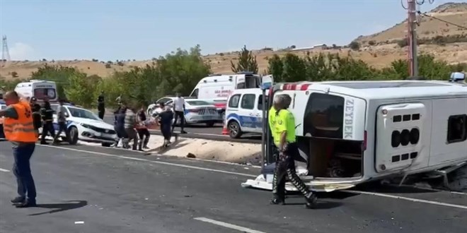 Nevehir'de dn yolunda kaza: 13 yaral
