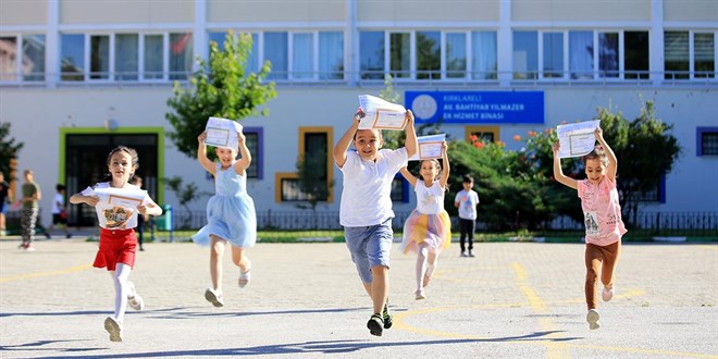 Yaz tatili sresi ksalyor mu? MEB'den aklama