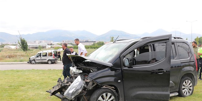 Erzurum'da iki ara arpt: 9 yaral