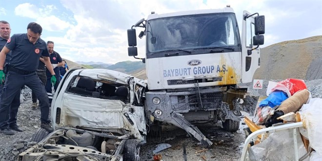 Erzurum'da kamyon ile pikap arpt: 3 l, 2 yaral