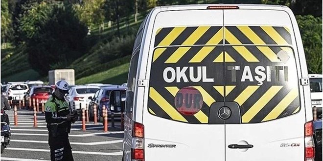 stanbul'un sabah trafiinde okul younluu