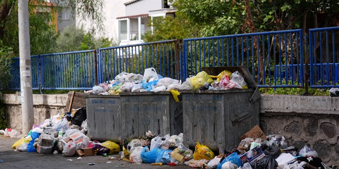 iler pleri toplamad, ilede kt koku ve kirlilik oluturdu