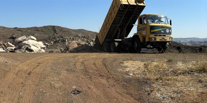 Eskiehir'de asfalt atklarn araziye dken belediyeye ceza kesildi