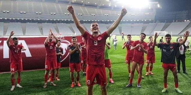 mit Milli Futbol Takm'nda iki oyuncu aday kadrodan karld