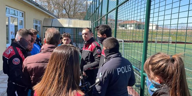 Edirne'de futbol manda polise yumruk atp hakaret eden 2 taraftar gzaltna alnd