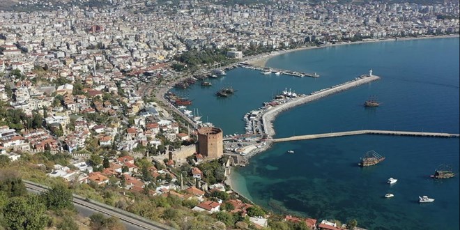 Bakan Ersoy: Antalya'ya son 9 ayda 15 milyonu akn turist geldi