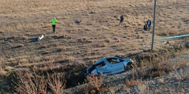 Van'da trafik kazas: 2 l, 3 yaral