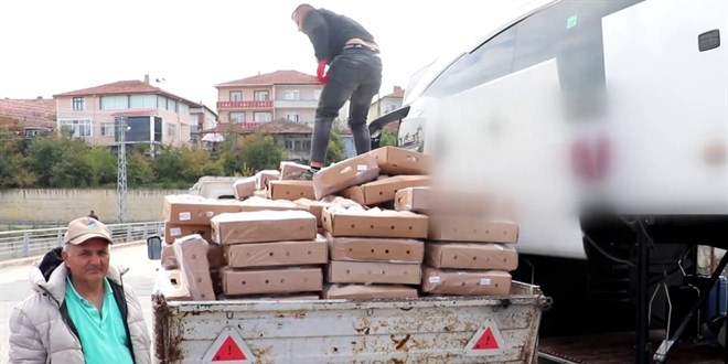 Yzlerce kilo tavuk etini otobs bagajnda tadlar