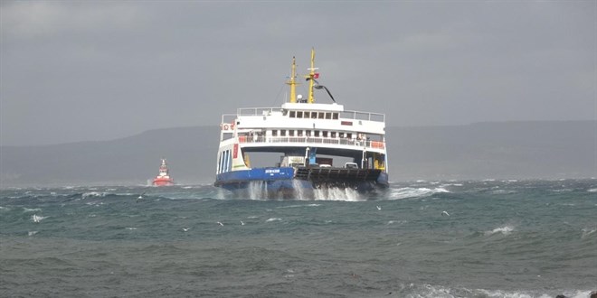 Gney Marmara'da baz feribot seferleri iptal edildi