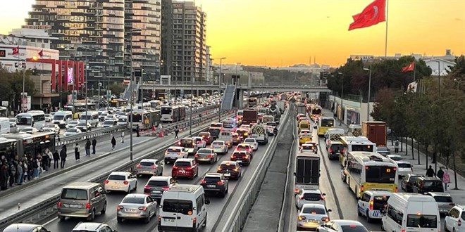 stanbul trafiinde 'ara tatil' younluu