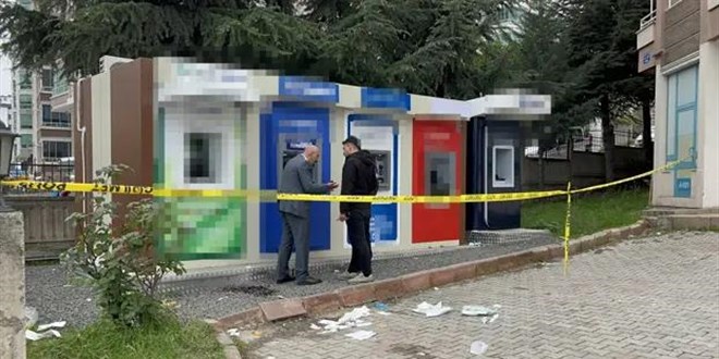 ATM'de ilem yaparken boynundan tabancayla vuruldu