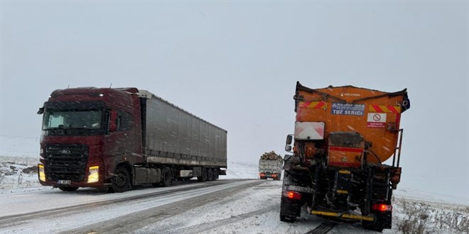 Ardahan'da kar esareti! ok sayda ara yolda kald