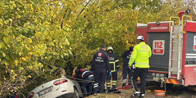 Adyaman'da otomobil ile hafif ticari ara arpt: 3 l