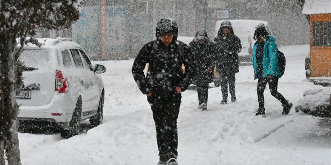 Meteoroloji'den 44 il iin uyar: Kar, frtna ve saanaa dikkat