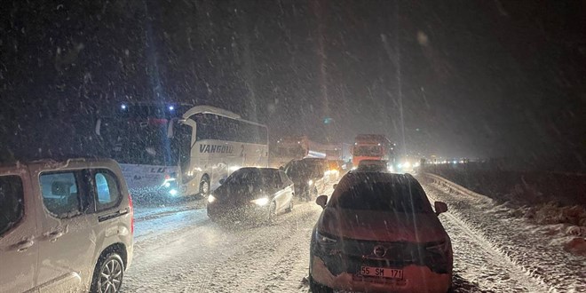 Anadolu Otoyolu'nun Bolu kesimi ulama kapand