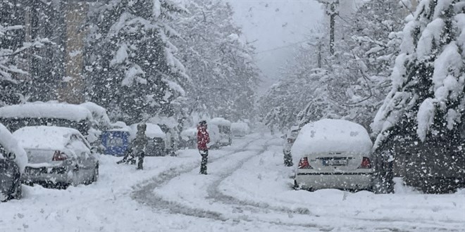 Bolu'da kar nedeniyle 60 ky yolu ulama kapand