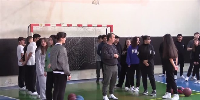 Mezun olduu lisede 30 yldr retmenlik yapyor