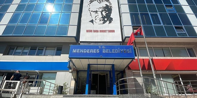 Menderes Belediye Bakan Yardmcs Snmez makamnda darbedildi