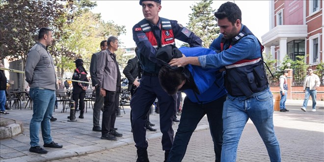 Yenidoan etesi'nde yeni operasyon: 5'i doktor 14 gzalt