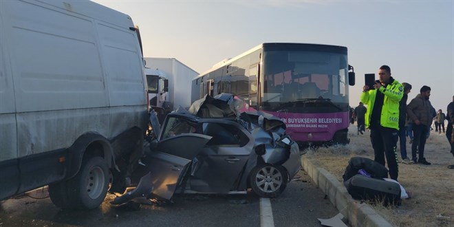 Van'da zincirleme trafik kazas: 2 l 15 yaral