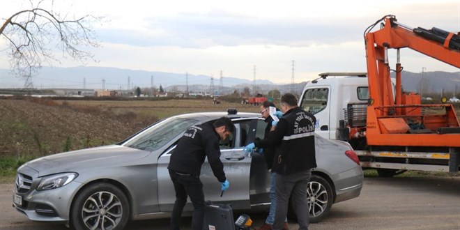 Sakarya'da bir doktor otomobilinde l bulundu