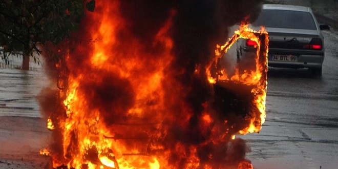 stanbul'da yolcu minibs alev alev yand: 20 yolcu tahliye edildi