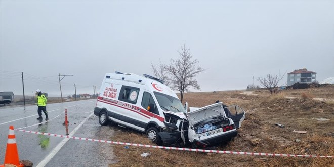 Ambulans ve otomobil arpt! 1 kii ld