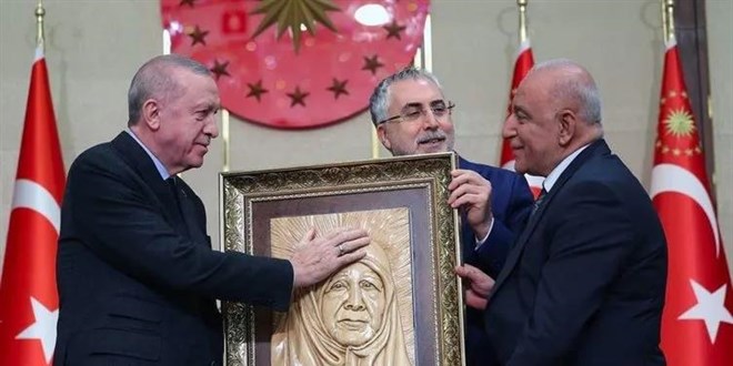 Cumhurbakan Erdoan' duygulandran hediye