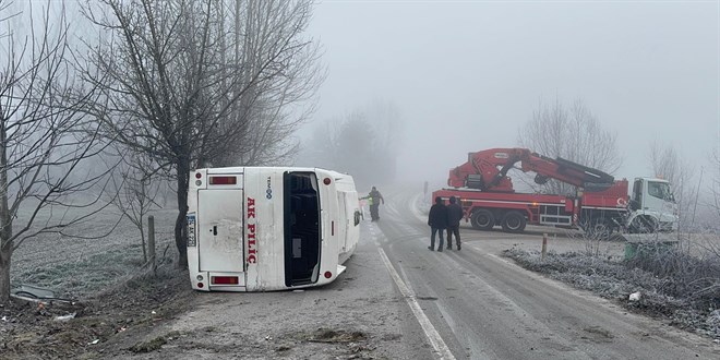 Fabrika iilerini tayan midibs devrildi! 1 l 8 yaral