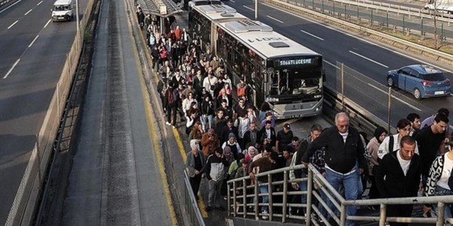 Kkekmece'de metrobs arzaland: Yolcular indirildi