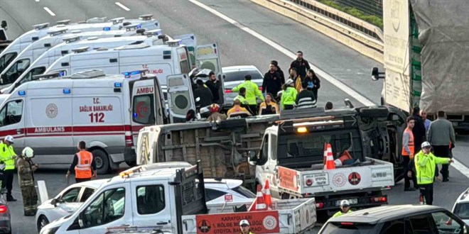 TEM Otoyolu'nda renci servisi devrildi; 7'si renci 10 yaral