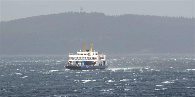 anakkale'de yarnki baz feribot seferleri iptal edildi