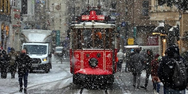 stanbul'a ilk kar geliyor: Meteoroloji uzman tarih verdi