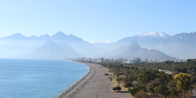 Antalya'da kn ortasnda deniz keyfi