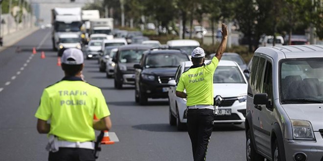 Polisin 'dur' ihtarna uymayan srcye 30 bin 200 lira ceza