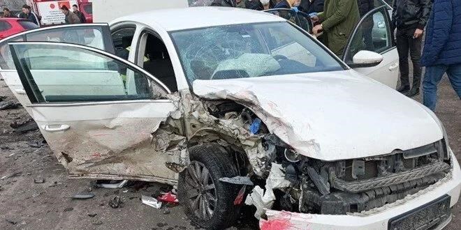 Amasya'da otomobiller kafa kafaya arpt: 7 yaral