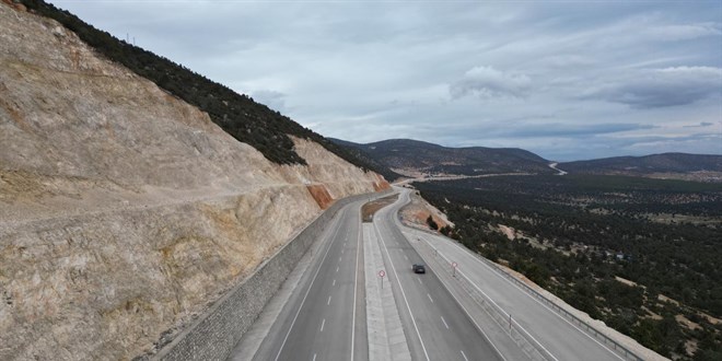 Korkuteli-Elmal yolu alyor