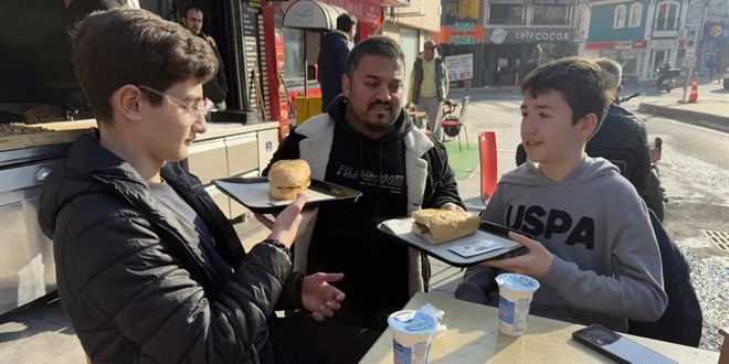 Takdir belgesini getiren rencilere kokore ikram