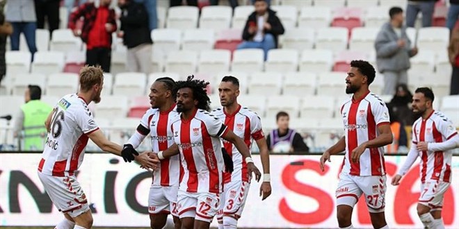 Sivasspor'dan gol yamuru: 7 gol, 1 krmz kart